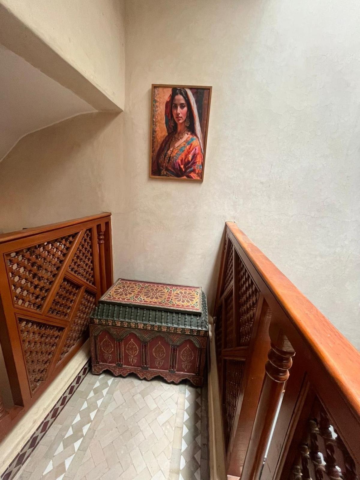 Riad Amazing Amazigh Avec Jacuzzi Petit Dejeuner Compris Avec Aussi Chambres Familiales Pres De La Place Jemaa El Fna Marrakesh Eksteriør billede