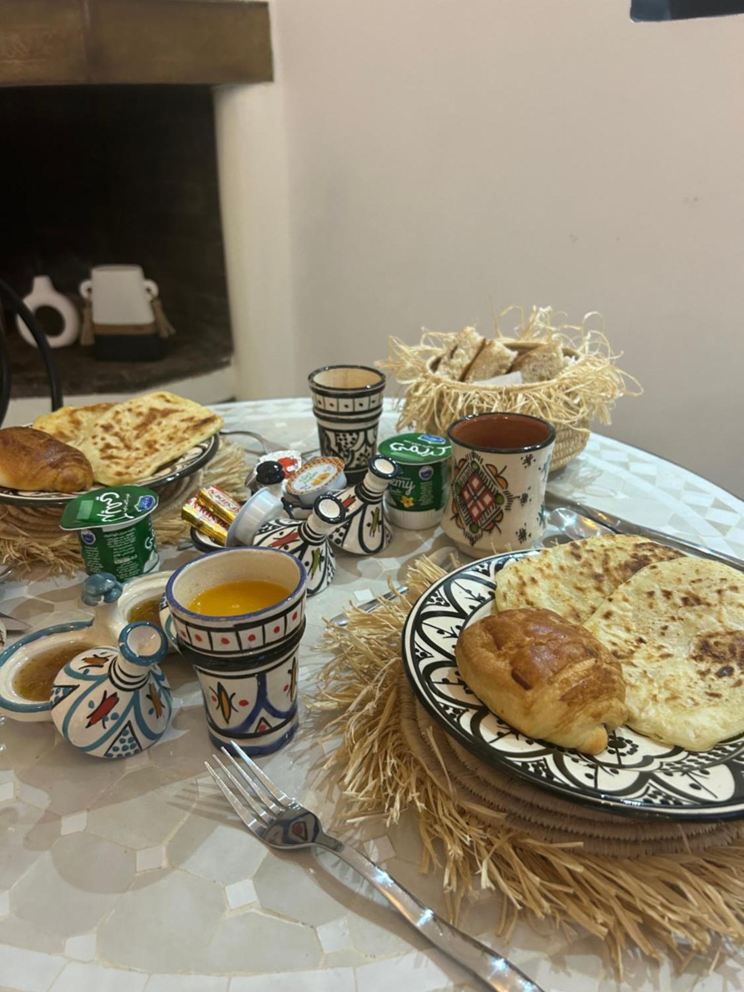 Riad Amazing Amazigh Avec Jacuzzi Petit Dejeuner Compris Avec Aussi Chambres Familiales Pres De La Place Jemaa El Fna Marrakesh Eksteriør billede