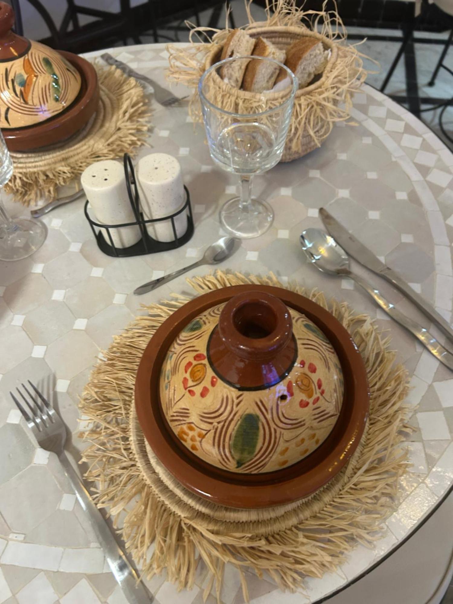 Riad Amazing Amazigh Avec Jacuzzi Petit Dejeuner Compris Avec Aussi Chambres Familiales Pres De La Place Jemaa El Fna Marrakesh Eksteriør billede