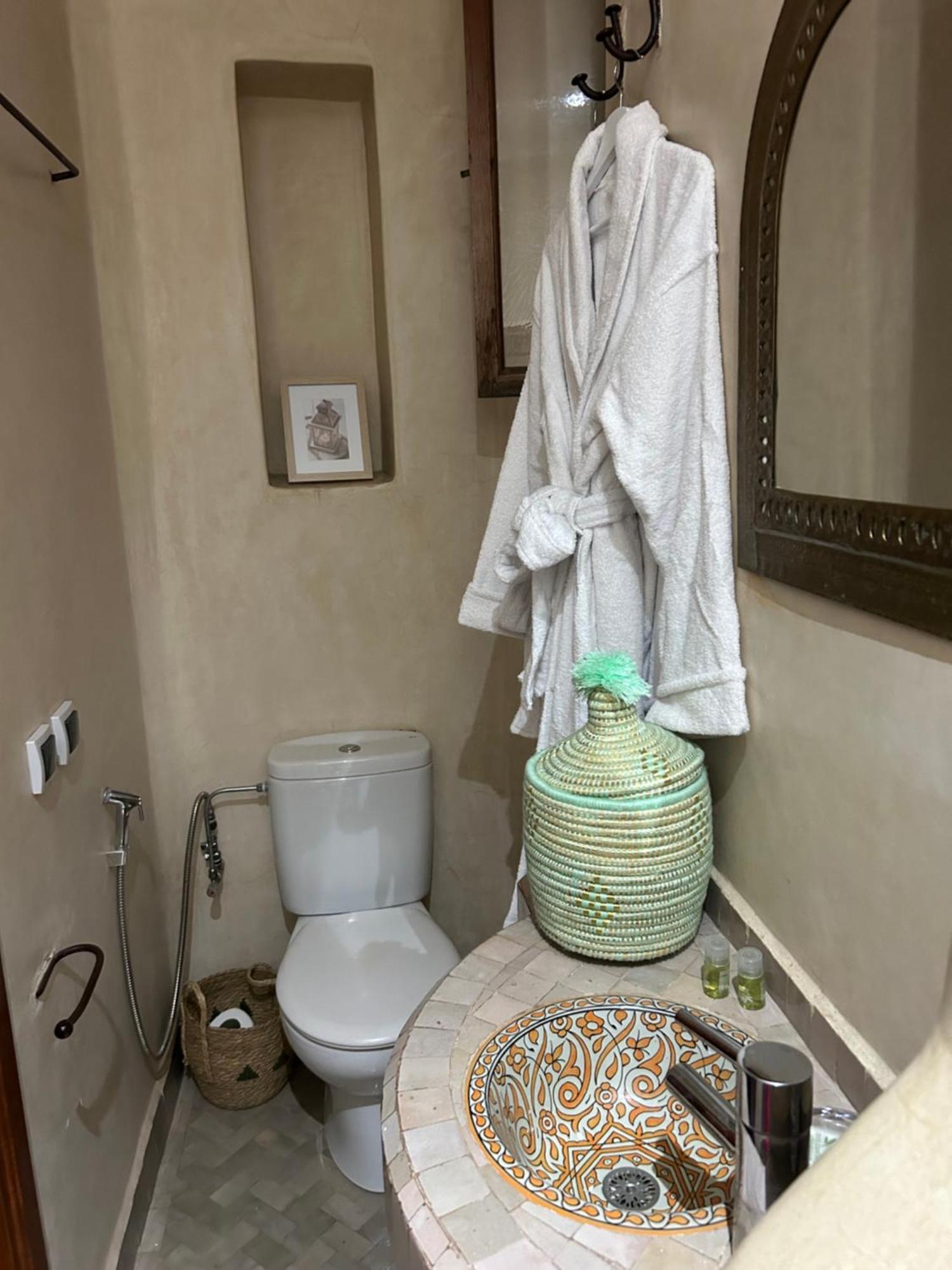 Riad Amazing Amazigh Avec Jacuzzi Petit Dejeuner Compris Avec Aussi Chambres Familiales Pres De La Place Jemaa El Fna Marrakesh Eksteriør billede