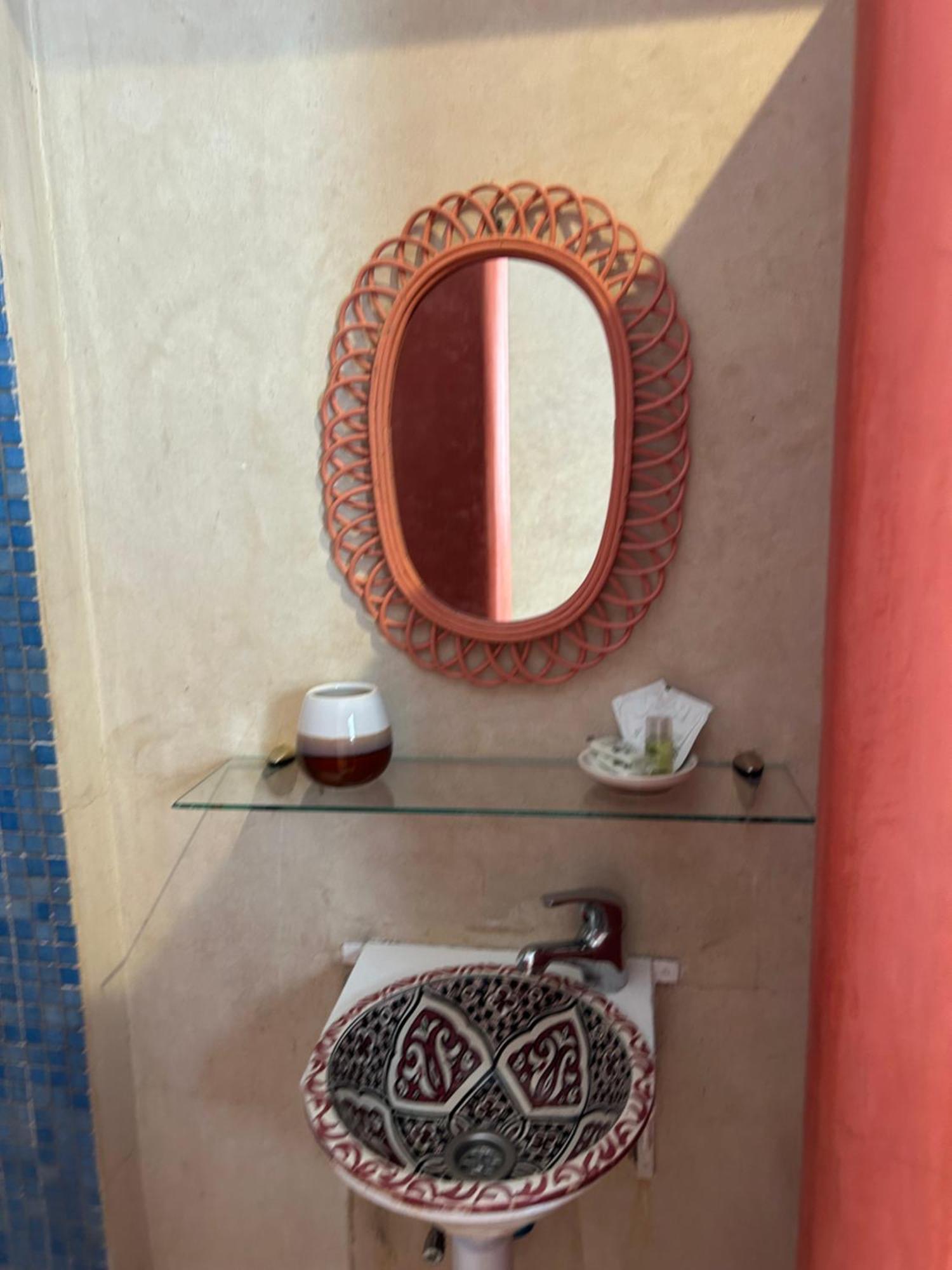 Riad Amazing Amazigh Avec Jacuzzi Petit Dejeuner Compris Avec Aussi Chambres Familiales Pres De La Place Jemaa El Fna Marrakesh Eksteriør billede