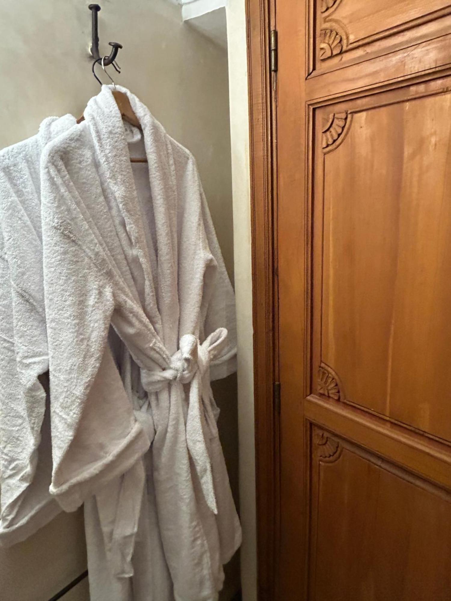 Riad Amazing Amazigh Avec Jacuzzi Petit Dejeuner Compris Avec Aussi Chambres Familiales Pres De La Place Jemaa El Fna Marrakesh Eksteriør billede