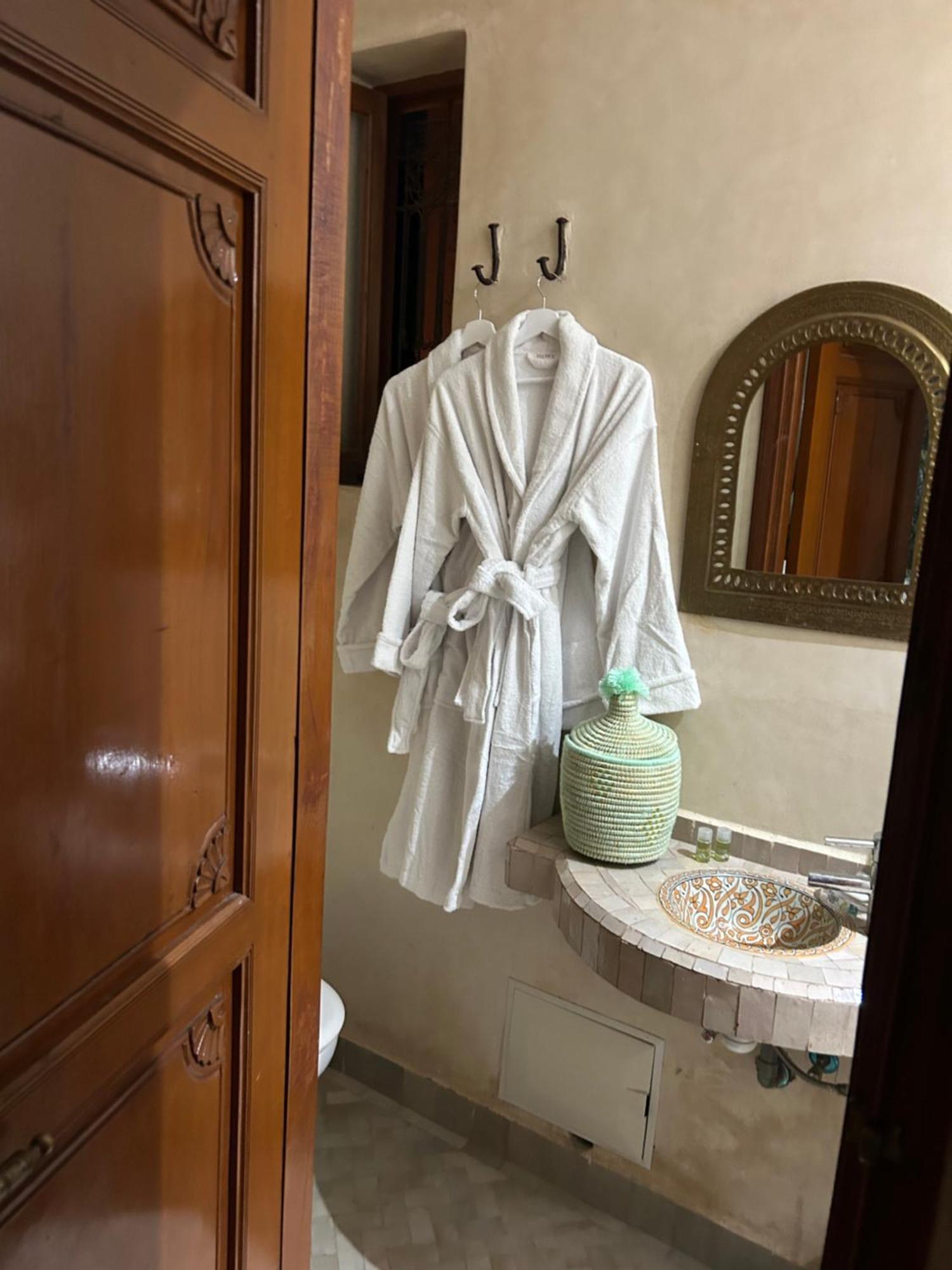 Riad Amazing Amazigh Avec Jacuzzi Petit Dejeuner Compris Avec Aussi Chambres Familiales Pres De La Place Jemaa El Fna Marrakesh Eksteriør billede