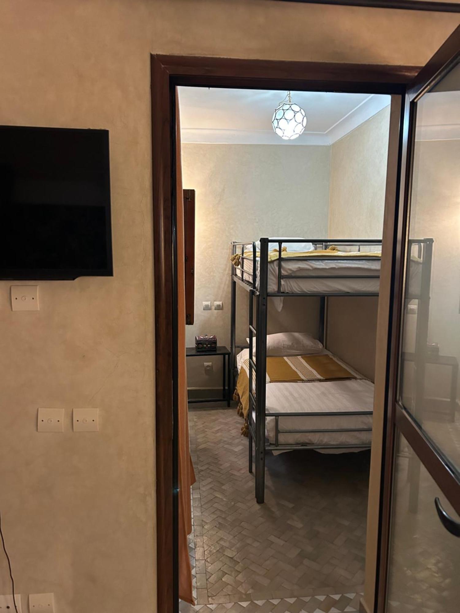Riad Amazing Amazigh Avec Jacuzzi Petit Dejeuner Compris Avec Aussi Chambres Familiales Pres De La Place Jemaa El Fna Marrakesh Eksteriør billede