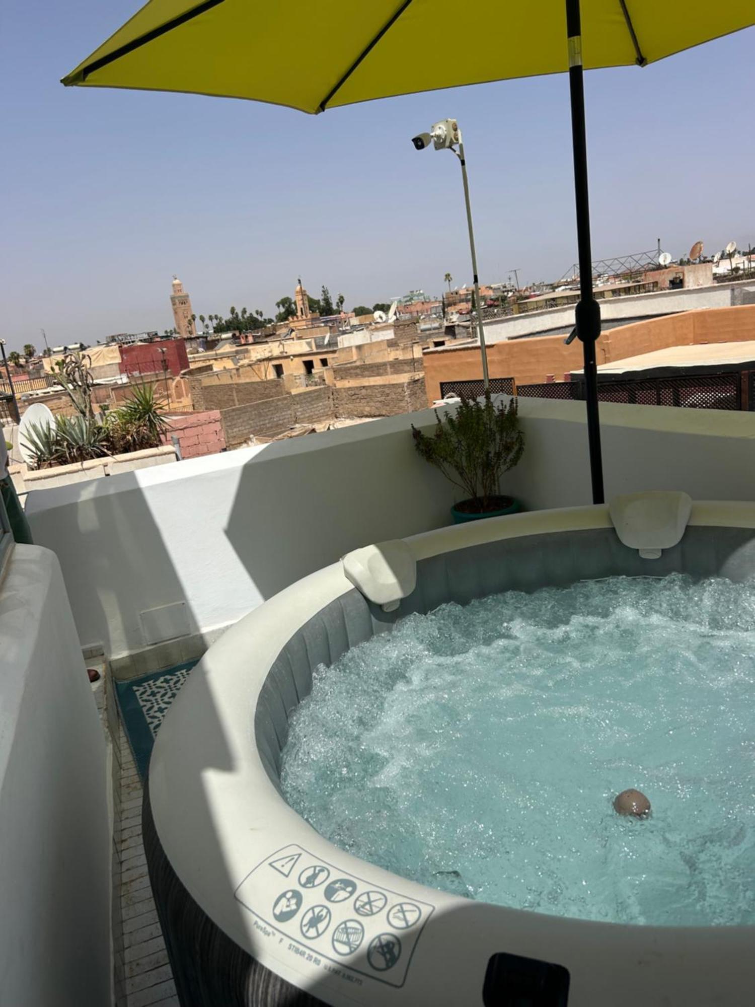 Riad Amazing Amazigh Avec Jacuzzi Petit Dejeuner Compris Avec Aussi Chambres Familiales Pres De La Place Jemaa El Fna Marrakesh Eksteriør billede