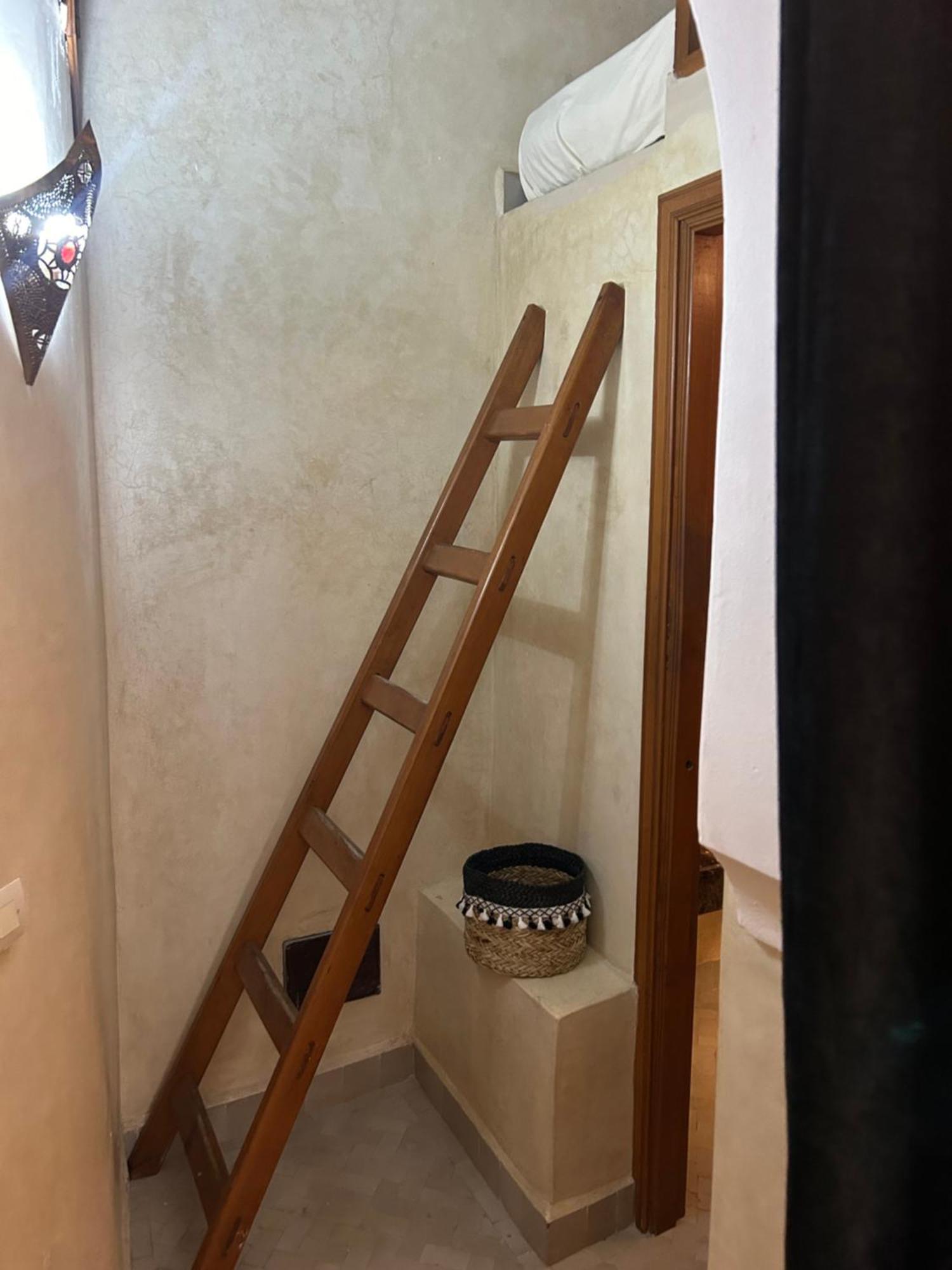 Riad Amazing Amazigh Avec Jacuzzi Petit Dejeuner Compris Avec Aussi Chambres Familiales Pres De La Place Jemaa El Fna Marrakesh Eksteriør billede