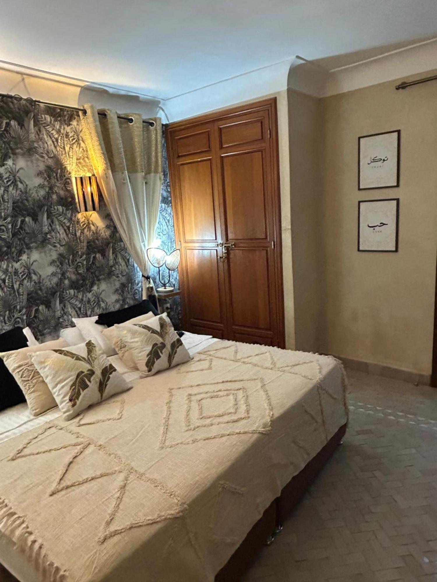 Riad Amazing Amazigh Avec Jacuzzi Petit Dejeuner Compris Avec Aussi Chambres Familiales Pres De La Place Jemaa El Fna Marrakesh Eksteriør billede
