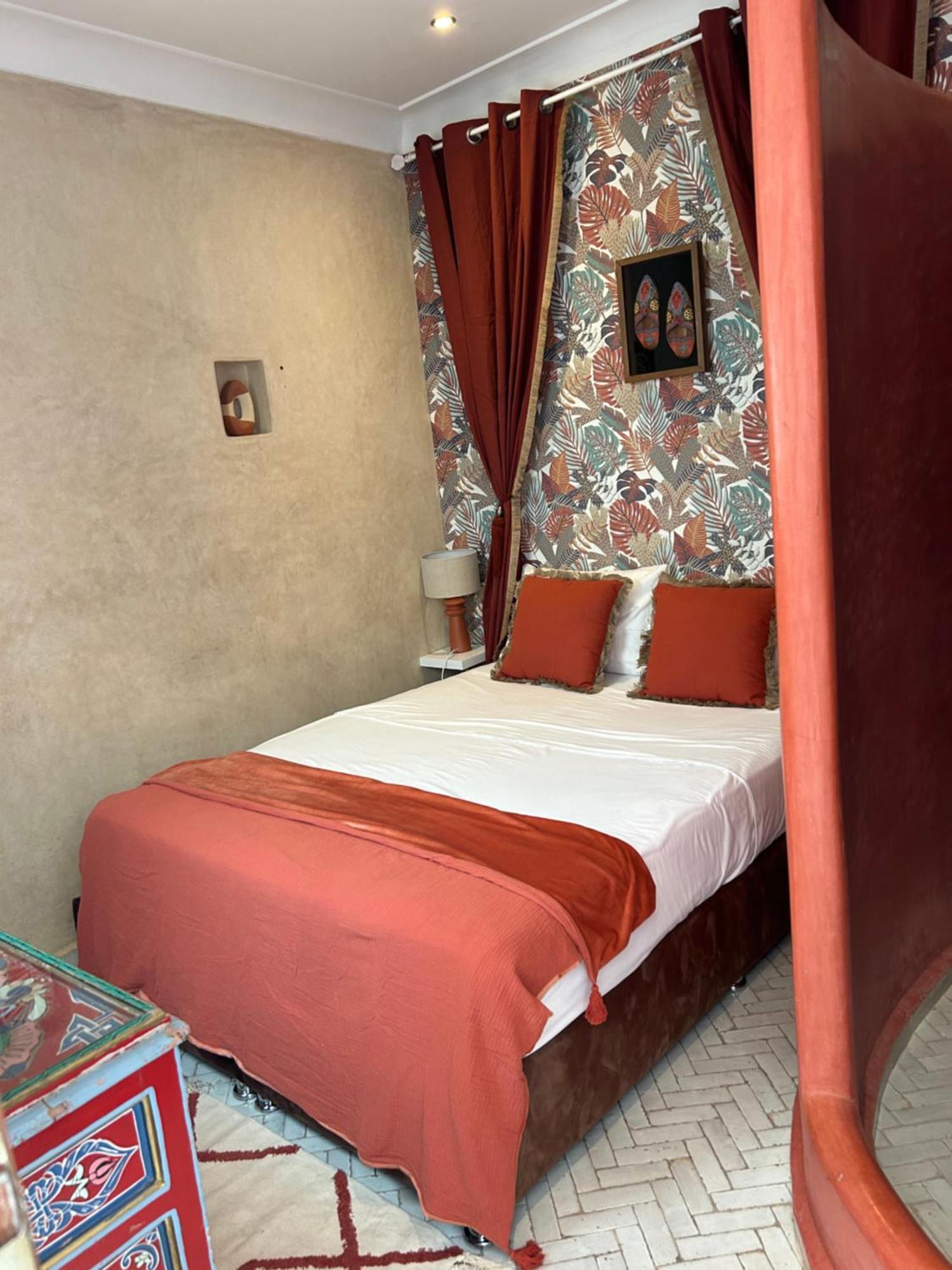 Riad Amazing Amazigh Avec Jacuzzi Petit Dejeuner Compris Avec Aussi Chambres Familiales Pres De La Place Jemaa El Fna Marrakesh Eksteriør billede