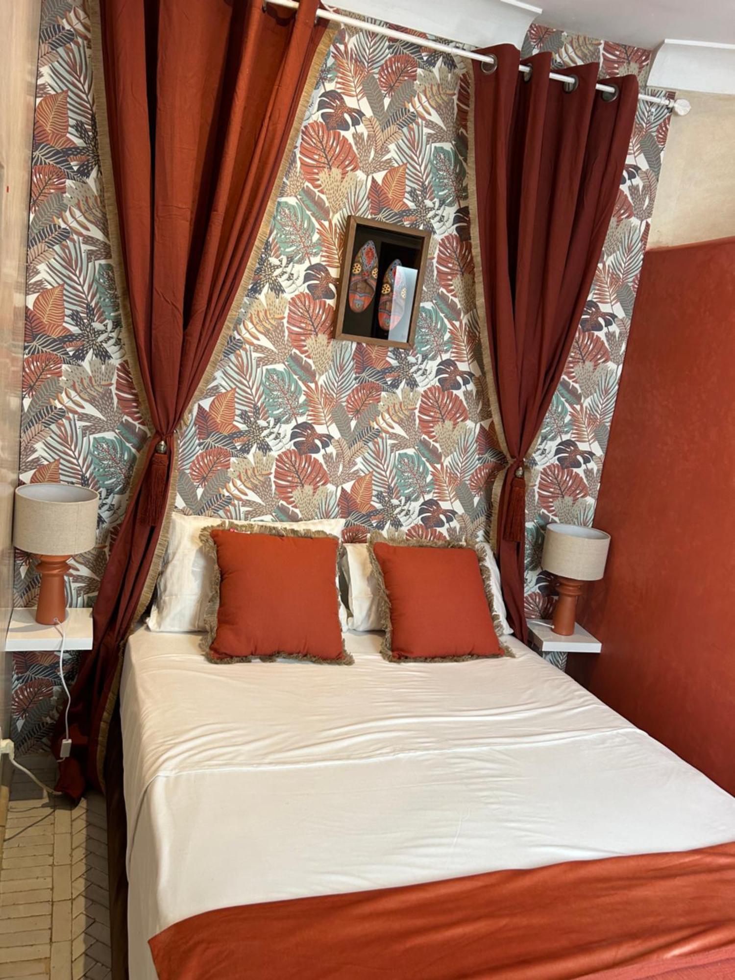 Riad Amazing Amazigh Avec Jacuzzi Petit Dejeuner Compris Avec Aussi Chambres Familiales Pres De La Place Jemaa El Fna Marrakesh Eksteriør billede