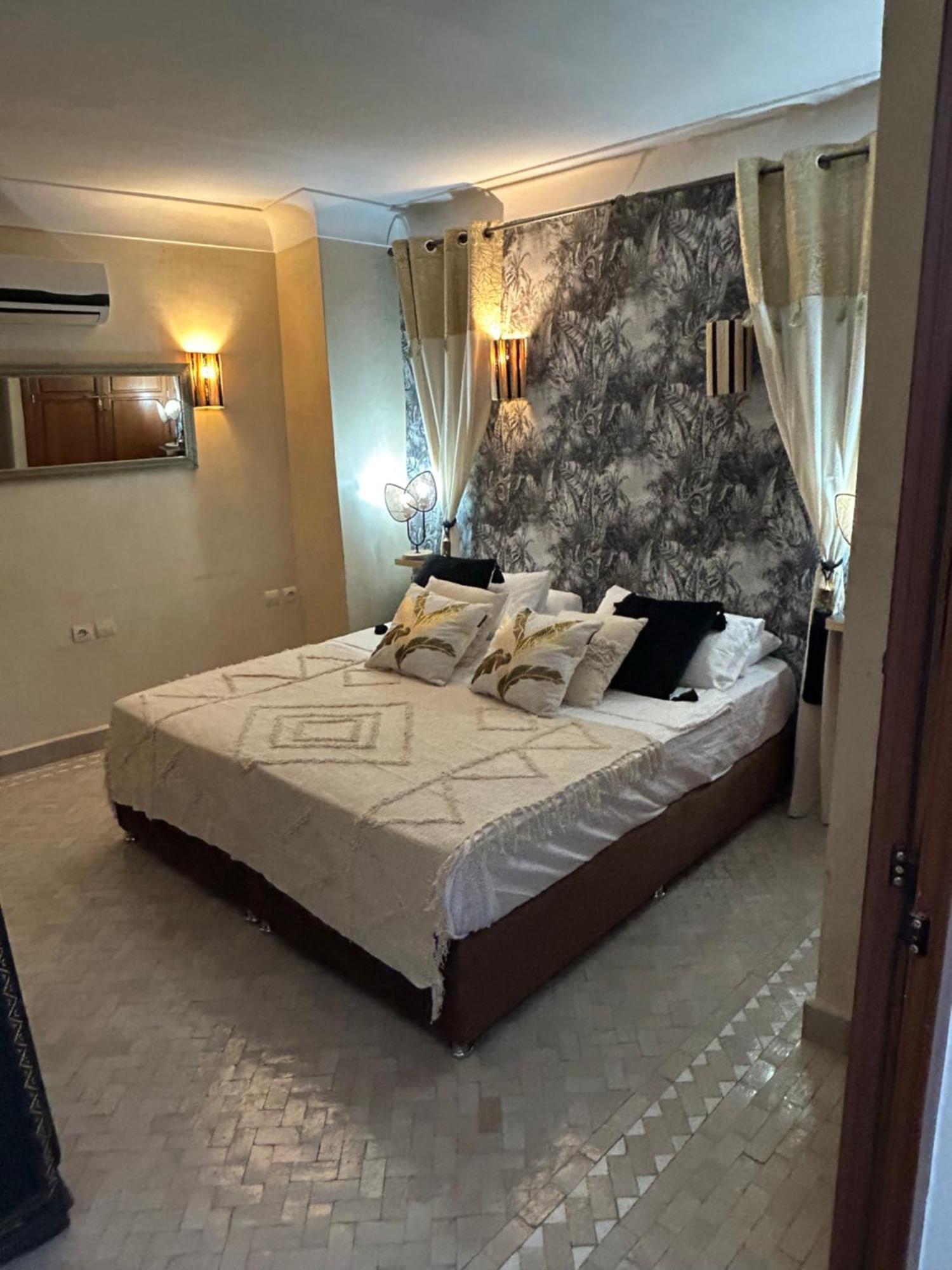 Riad Amazing Amazigh Avec Jacuzzi Petit Dejeuner Compris Avec Aussi Chambres Familiales Pres De La Place Jemaa El Fna Marrakesh Eksteriør billede