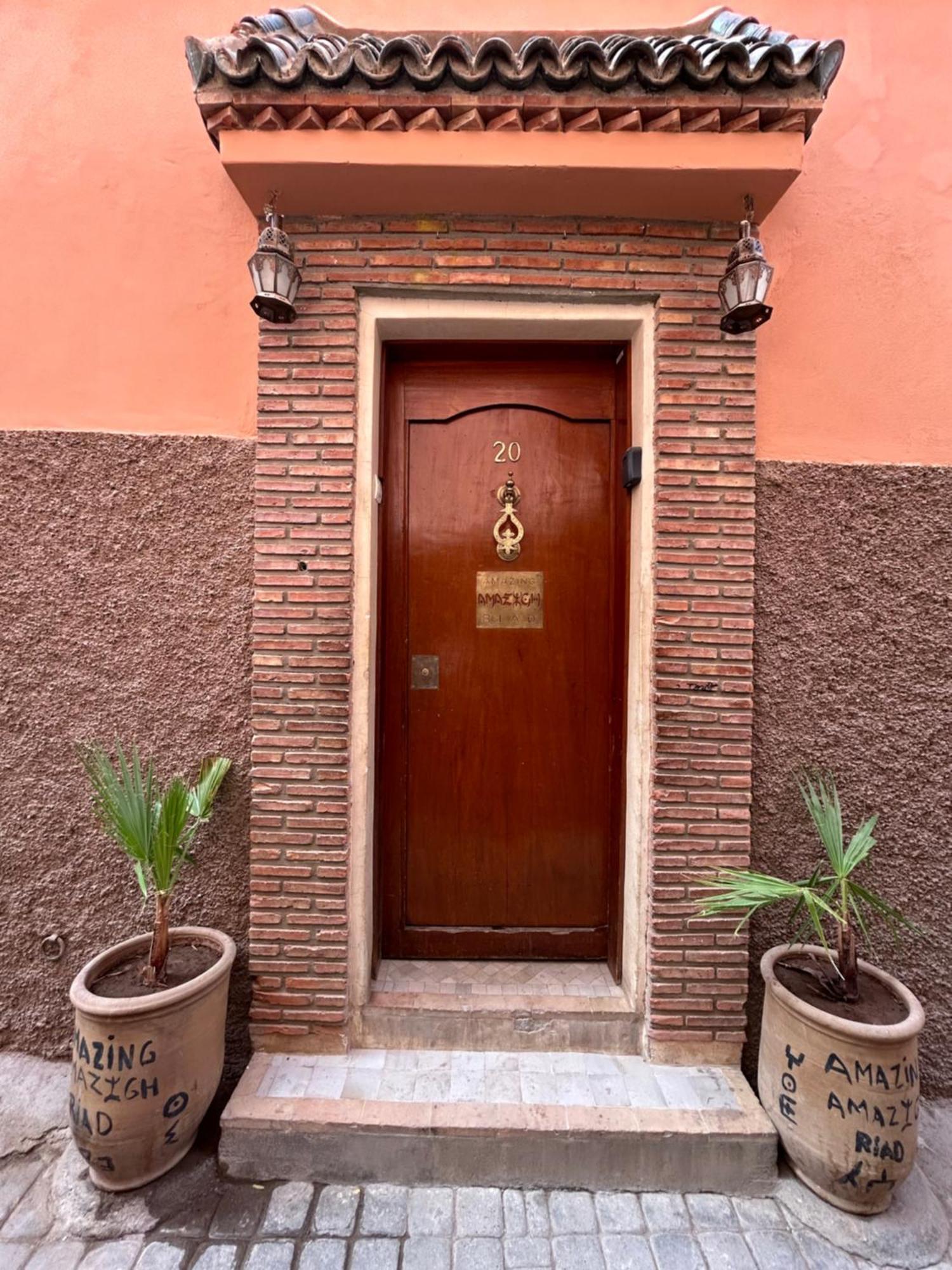Riad Amazing Amazigh Avec Jacuzzi Petit Dejeuner Compris Avec Aussi Chambres Familiales Pres De La Place Jemaa El Fna Marrakesh Eksteriør billede