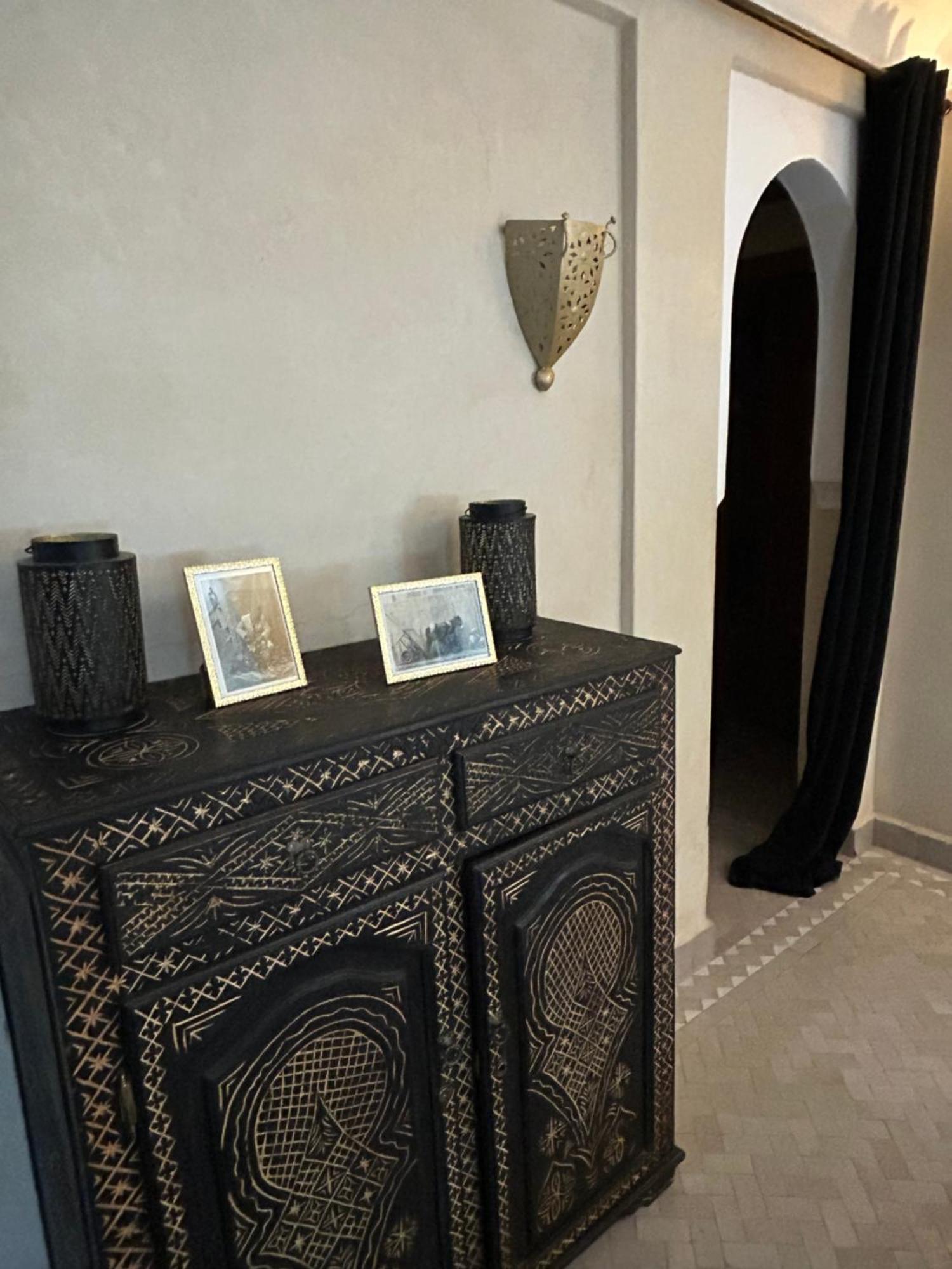Riad Amazing Amazigh Avec Jacuzzi Petit Dejeuner Compris Avec Aussi Chambres Familiales Pres De La Place Jemaa El Fna Marrakesh Eksteriør billede