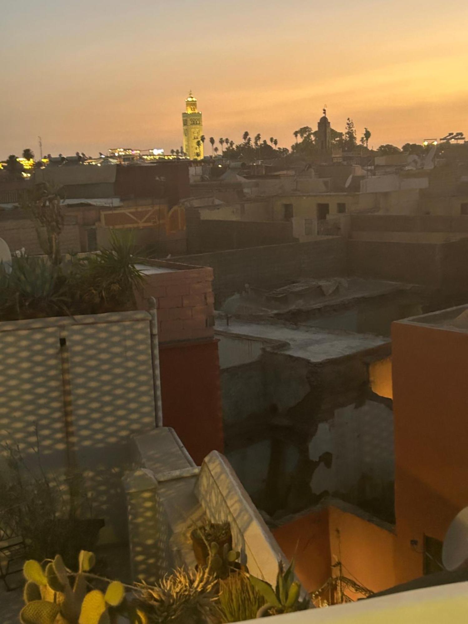Riad Amazing Amazigh Avec Jacuzzi Petit Dejeuner Compris Avec Aussi Chambres Familiales Pres De La Place Jemaa El Fna Marrakesh Eksteriør billede