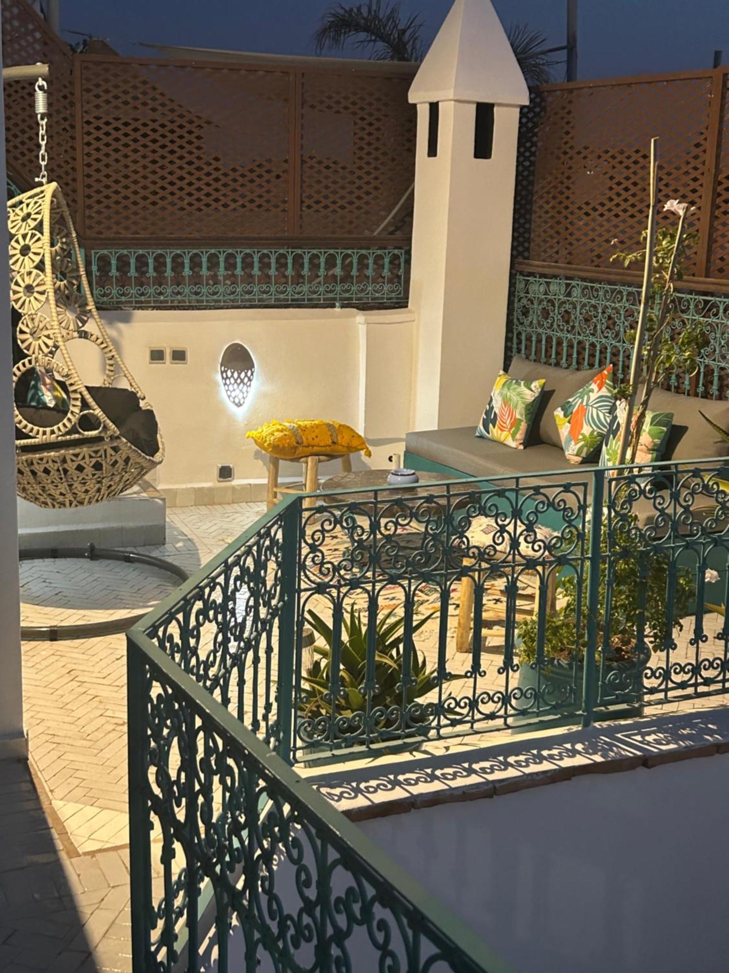 Riad Amazing Amazigh Avec Jacuzzi Petit Dejeuner Compris Avec Aussi Chambres Familiales Pres De La Place Jemaa El Fna Marrakesh Eksteriør billede
