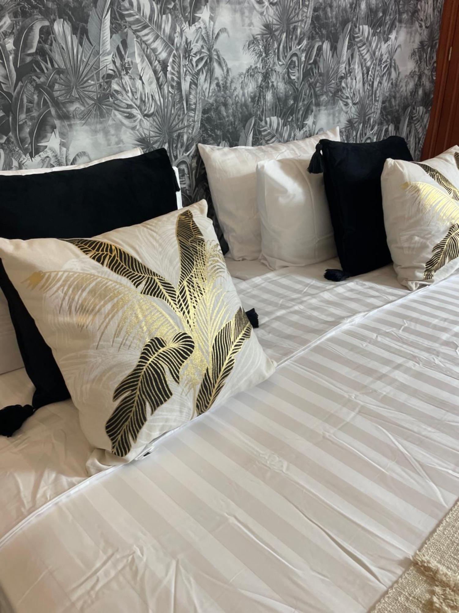 Riad Amazing Amazigh Avec Jacuzzi Petit Dejeuner Compris Avec Aussi Chambres Familiales Pres De La Place Jemaa El Fna Marrakesh Eksteriør billede