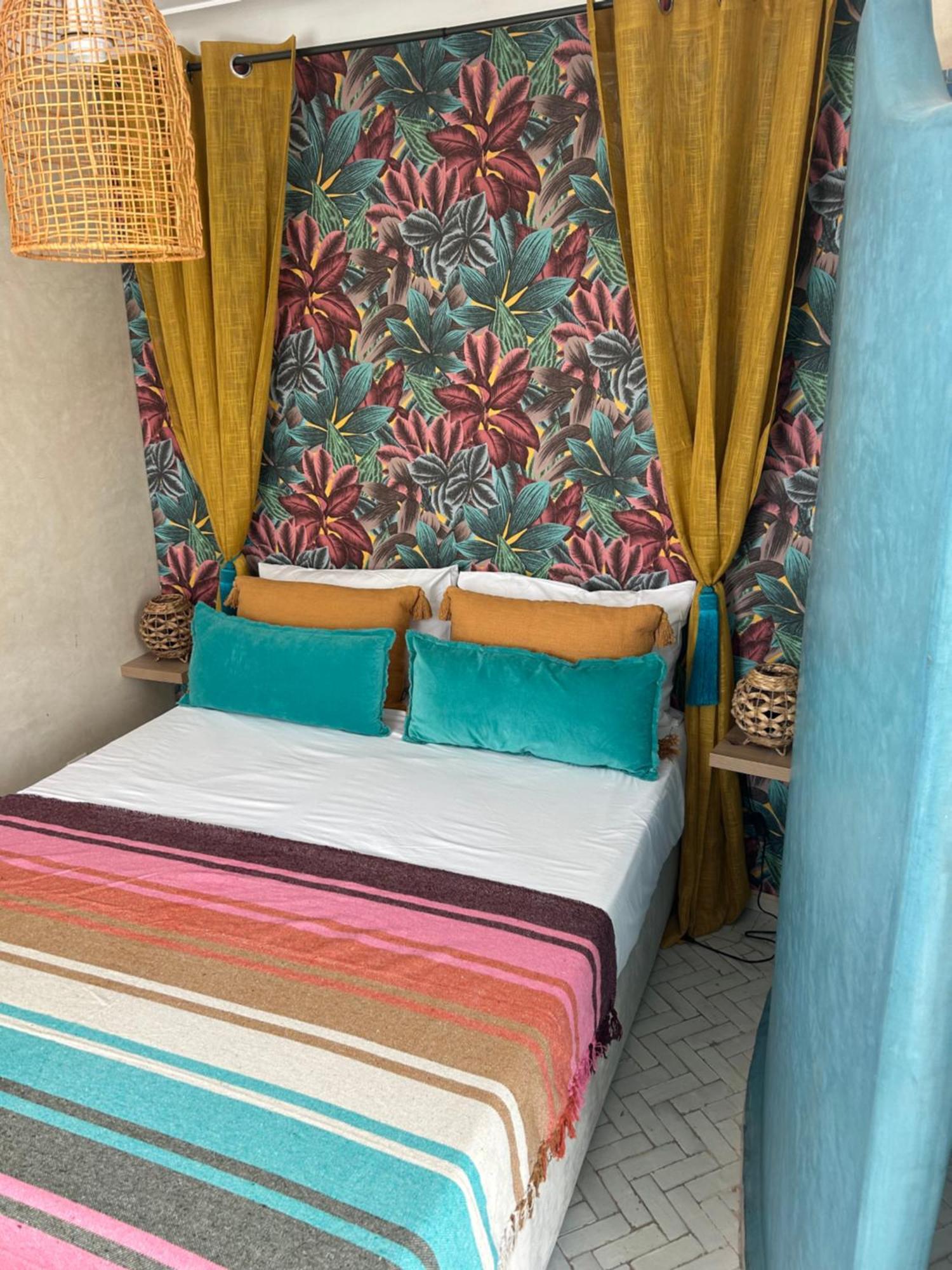Riad Amazing Amazigh Avec Jacuzzi Petit Dejeuner Compris Avec Aussi Chambres Familiales Pres De La Place Jemaa El Fna Marrakesh Eksteriør billede