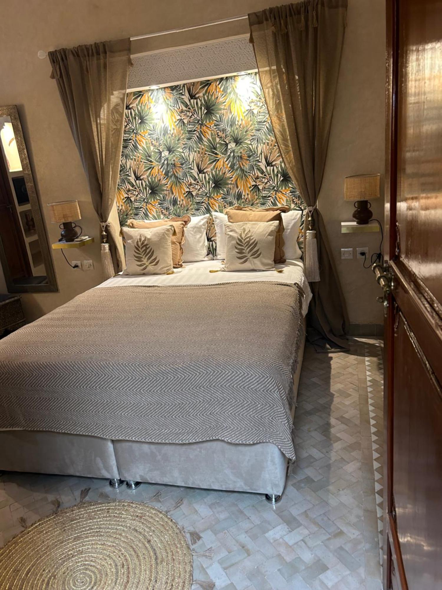 Riad Amazing Amazigh Avec Jacuzzi Petit Dejeuner Compris Avec Aussi Chambres Familiales Pres De La Place Jemaa El Fna Marrakesh Eksteriør billede